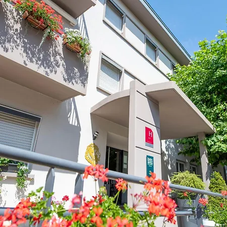 Logis & Restaurant Au Lion D'or Hotel