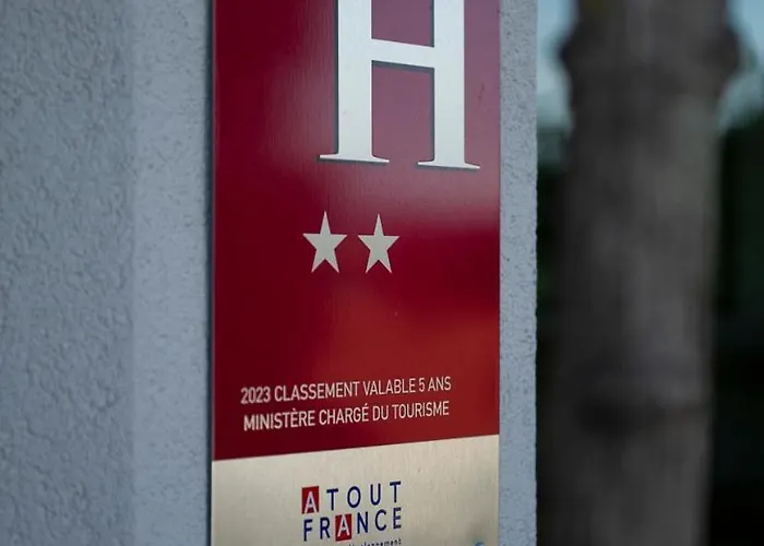 Hotel Logis & Restaurant Au Lion D'or 2*