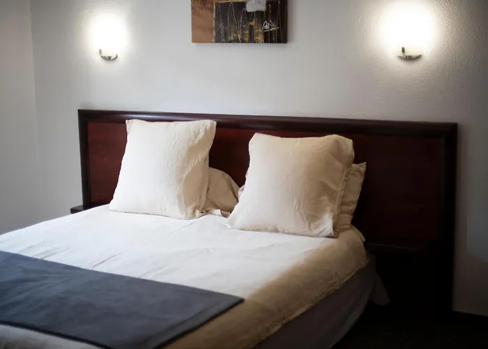 Hotel Logis & Restaurant Au Lion D'or 2*