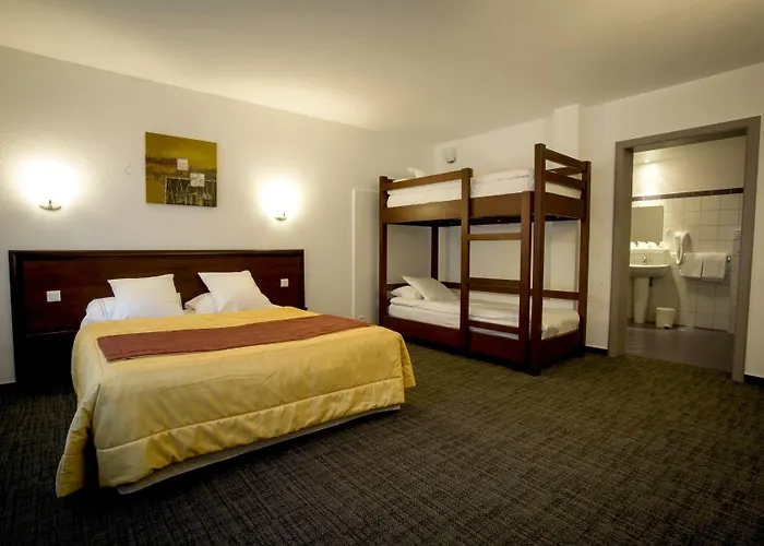 Hotel Logis & Restaurant Au Lion D'or 2*